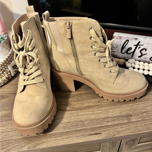 SOLD SOLD SOLD Torrid size 9 wide boots - Picture 7 of 8